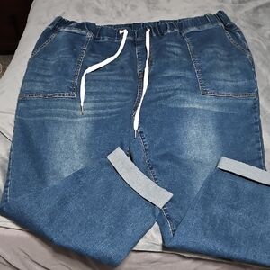 Roll Hem / Ankle Jeans